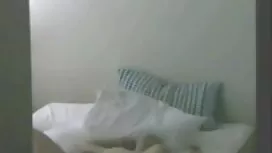 Blondi huoneessa ist ...