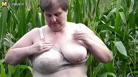 Makuuhuoneessa seksi ...