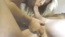 Tyttö ja koira rajua ...
