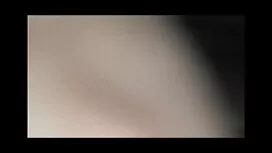 Musta nainen, jolla  ...