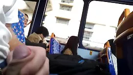 Blondi äiti keittiös ...