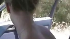 Öljyssä oleva Blondi ...